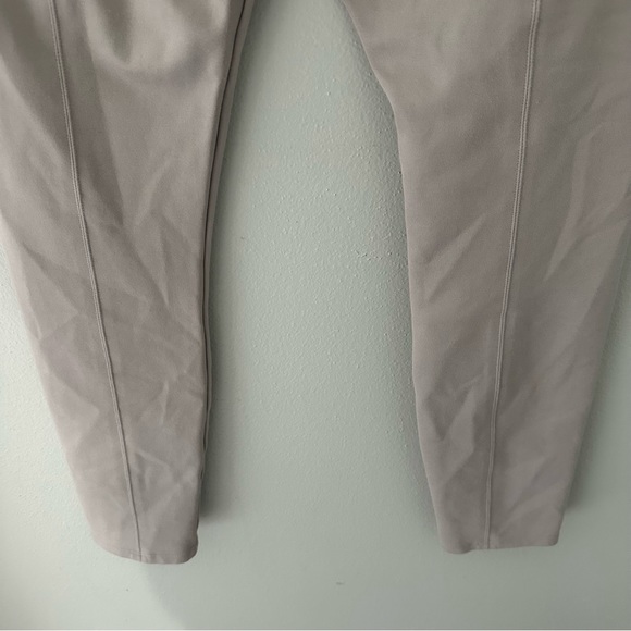 Lysse (Medium) Elm Crop Legging (EcoVero™ Lightweight Ponte, 26" Inseam) - Picture 8 of 9